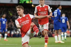 孙继海离开英超后，如今有哪位国足王牌有实力踢英超，悬念将揭晓