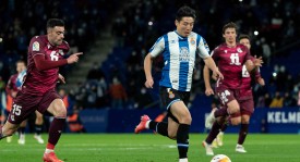 欧洲足球锦标赛：西班牙居勒独中两元，土耳其防线崩溃，赛后沉默引发遐想