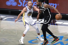 湖人队欧文加盟四巨头阵容蓄势待发，冲击新赛季总冠军